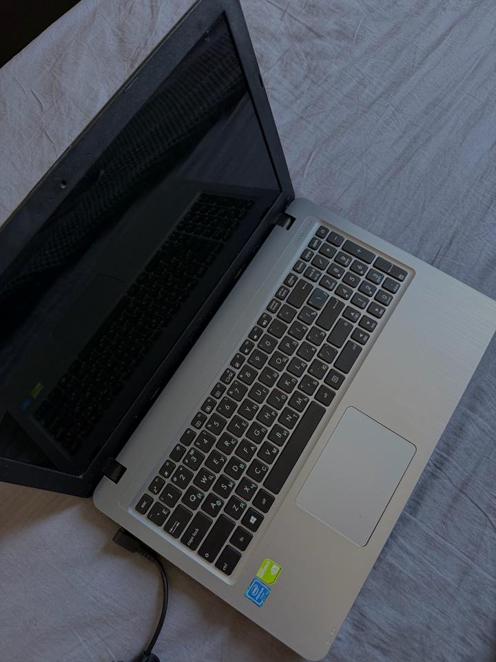 ASUS