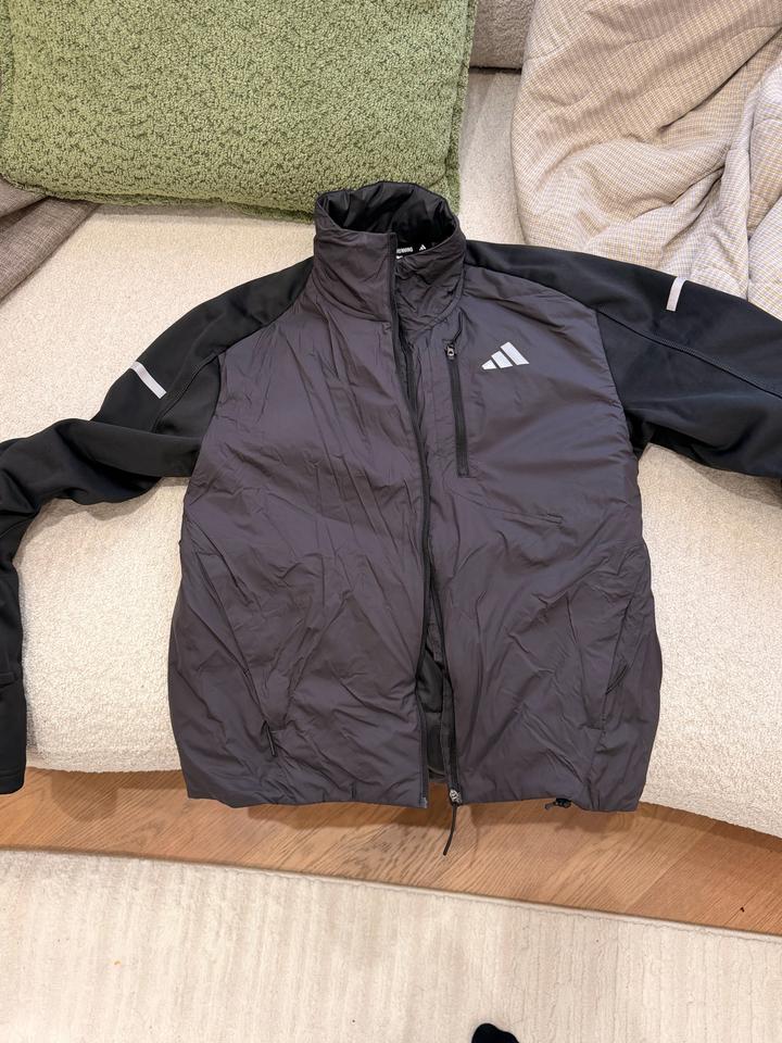 Куртка adidas для зимнего бега