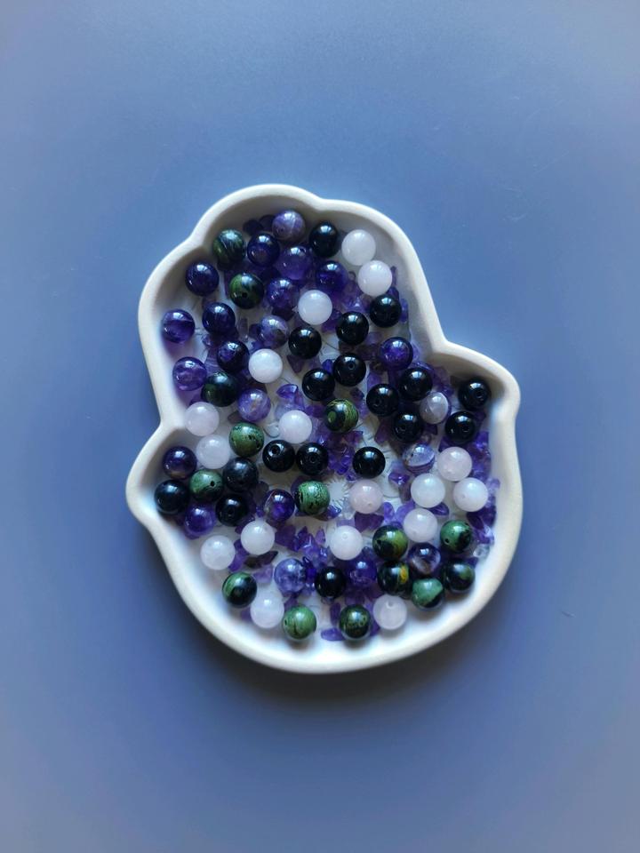 & Other stories Бусины из натурального камня💜