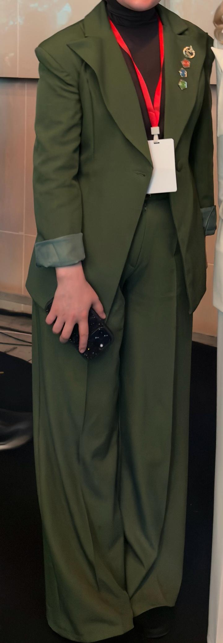 Женский брючный костюм