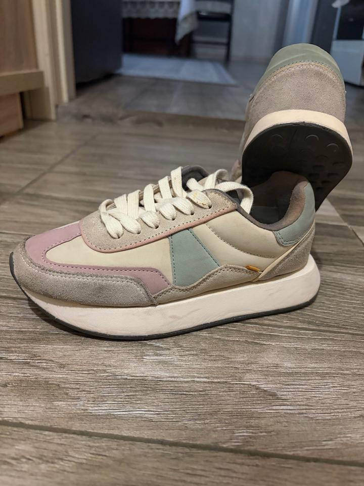 Кроссовки Zara