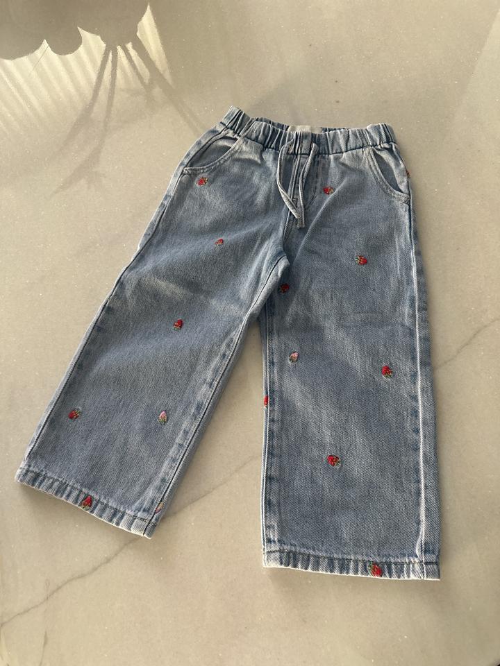 Джинсы ZARA с вышивкой для девочки