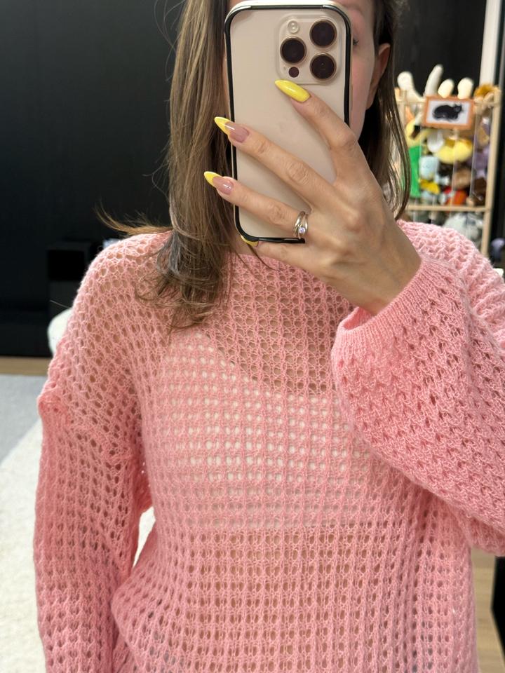 Ажурный яркий джемпер