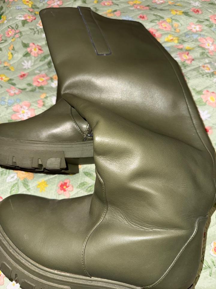 Женские кожаные ботинки