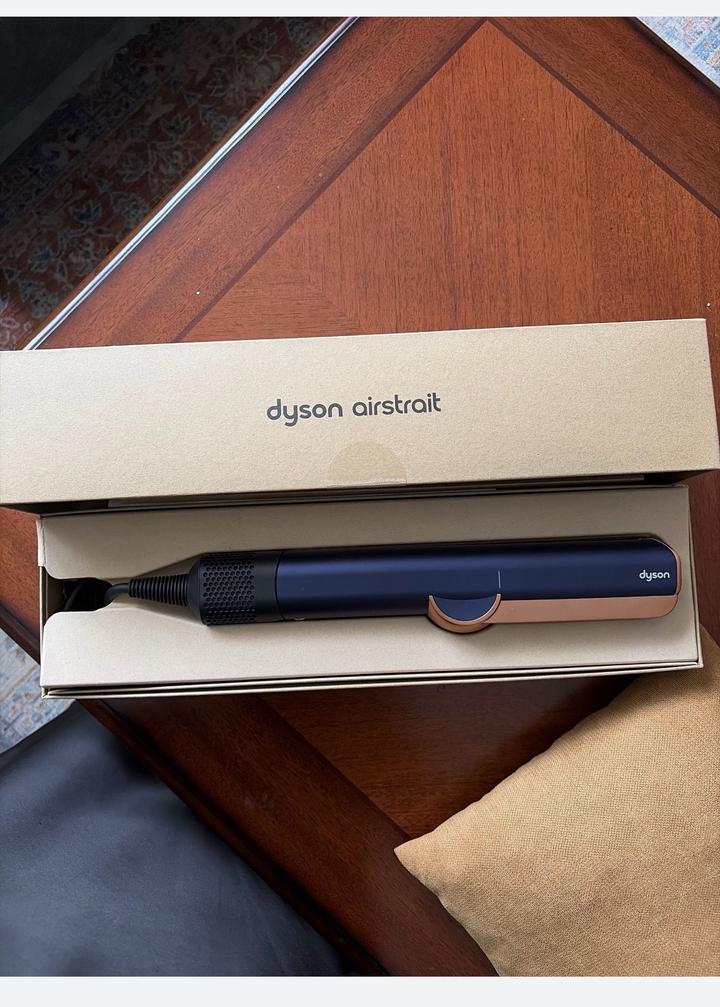 Dyson airstrait