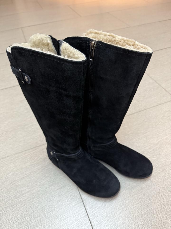 UGG