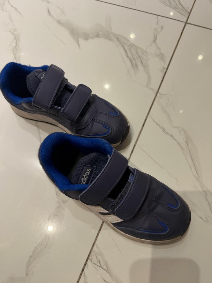 Кроссовки adidas