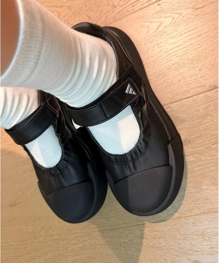 Женские кроссовки adidas MAXXCOURT MJ