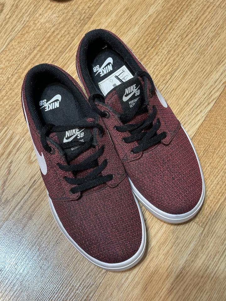 Кроссовки Nike