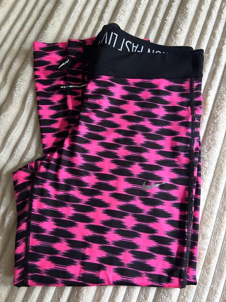 Яркие спортивные капри Nike Dri-FIT
