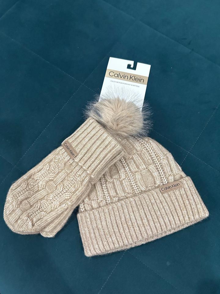 Комплект Calvin Klein шапка и варежки