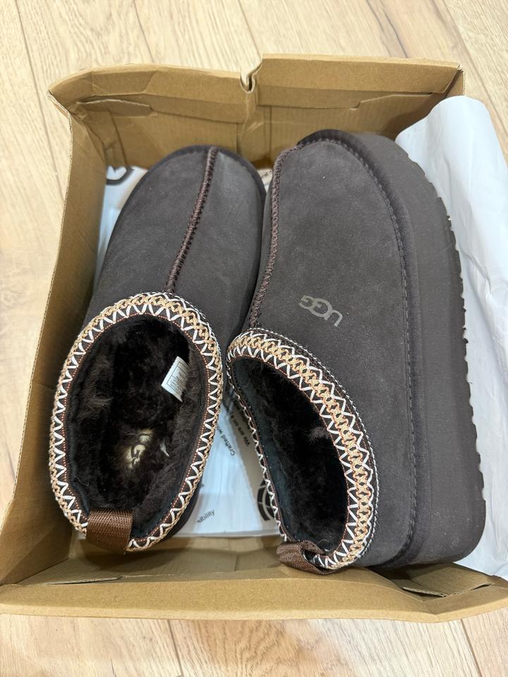 UGG