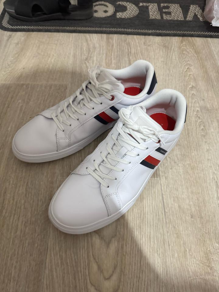 Tommy Hilfiger