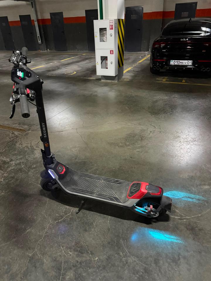 Tommy Hilfiger Электросамокат Segway ninebot p100s