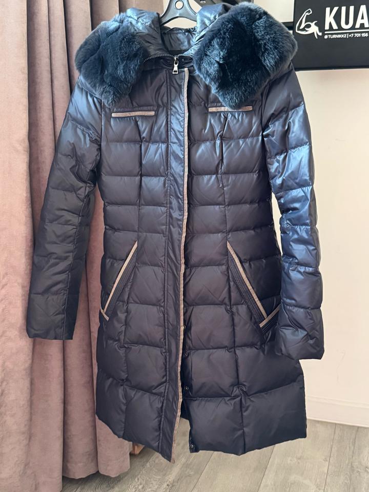 Пуховик S с капюшоном