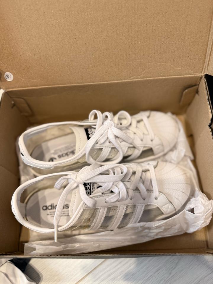 Кроссовки adidas Superstar