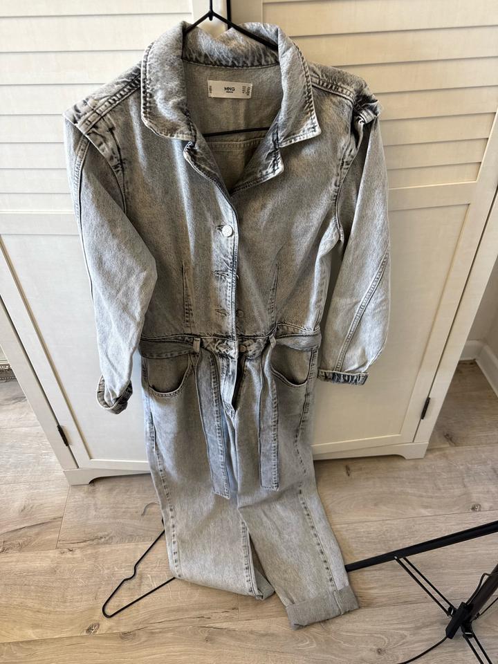 Джинсовый комбинезон от mango