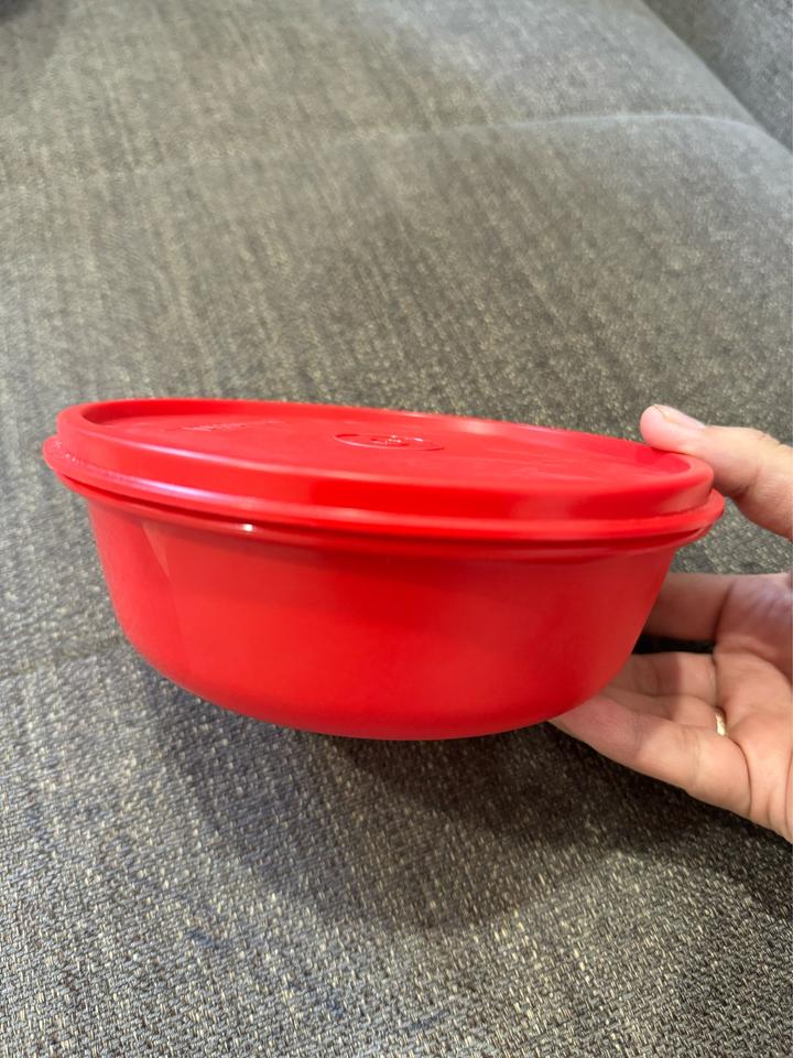 Новый контейнер Tupperware