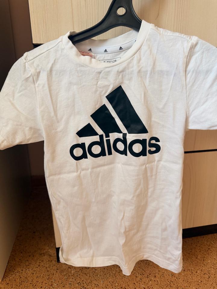 Футболка adidas