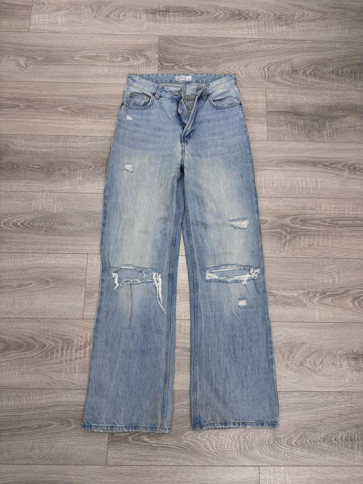 Джинсы Bershka рваные широкие