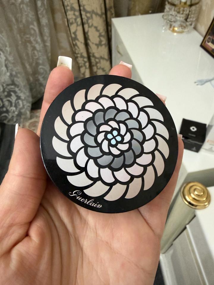 Guerlain пудра сияй