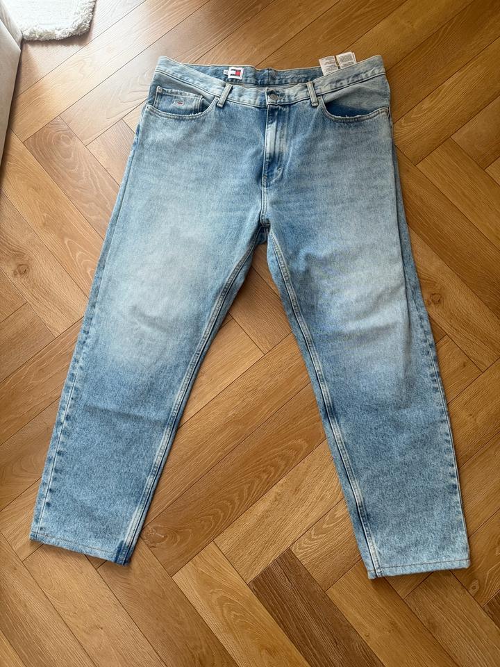 Джинсы Tommy Jeans