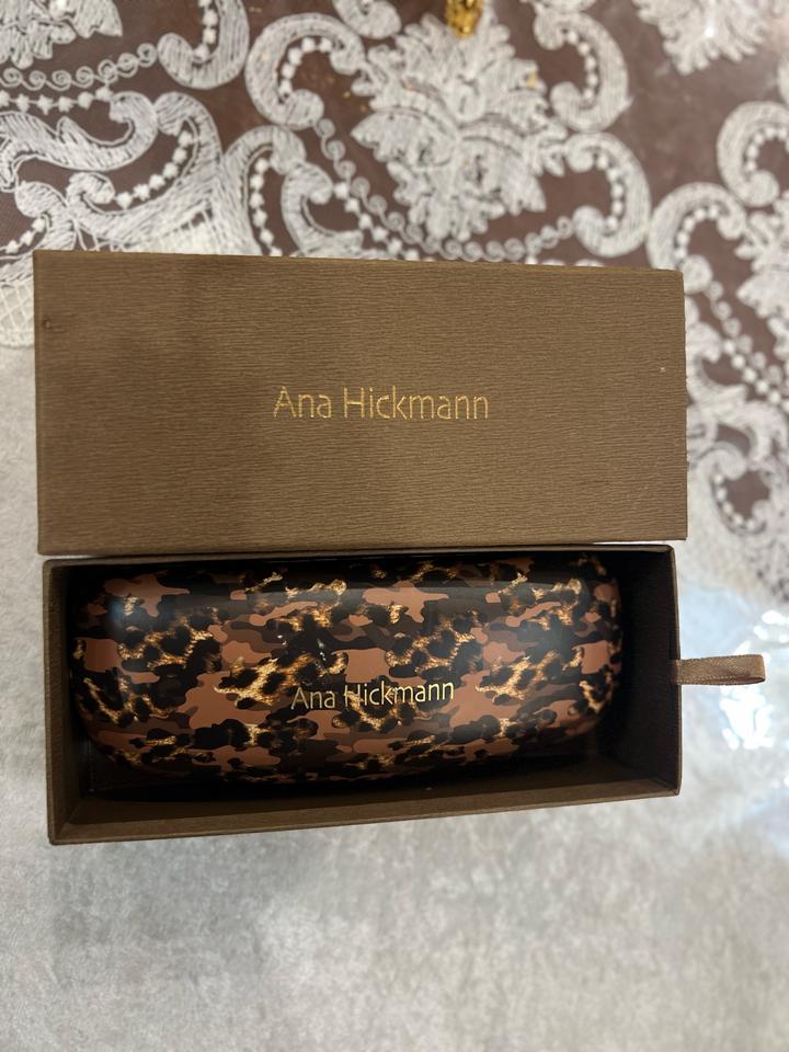 Anna Hickman