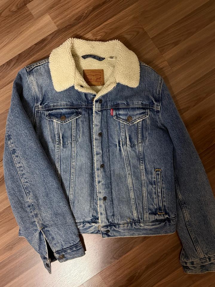 Levi's