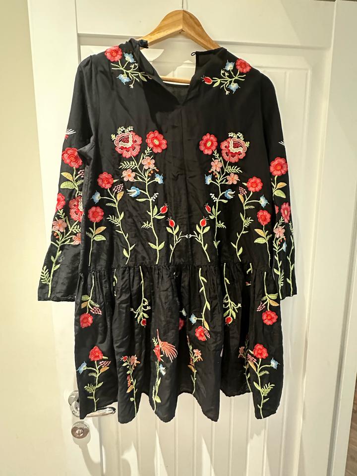 Платье ZARA WOMAN с вышивкой