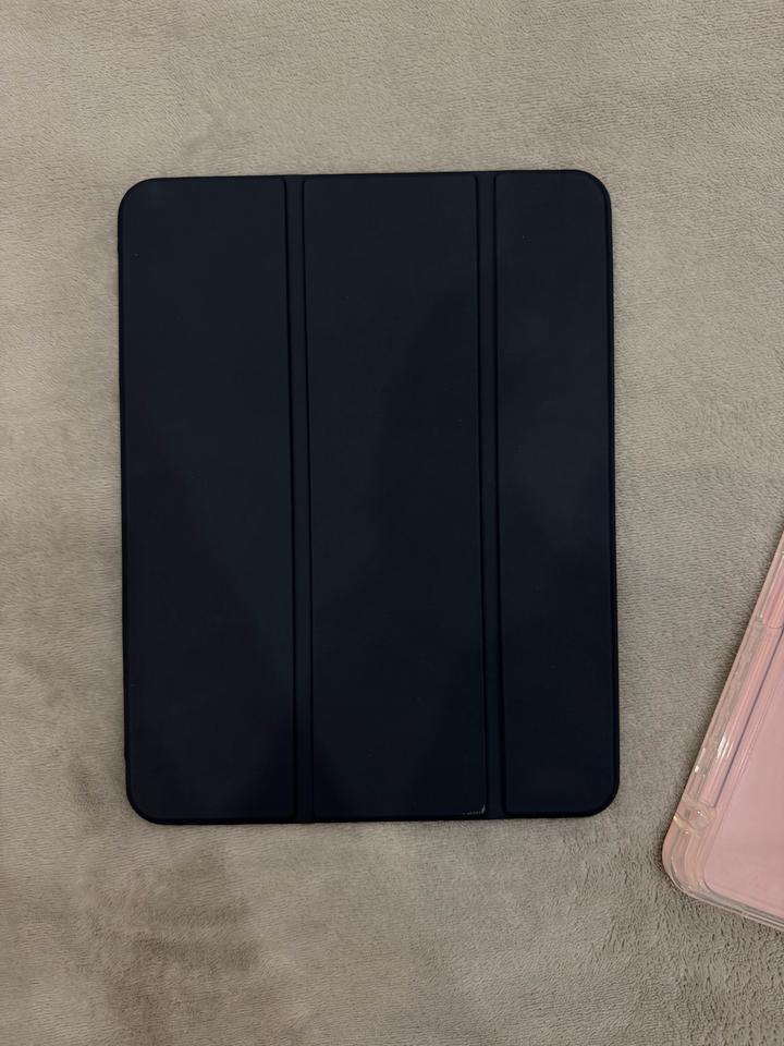 продается чехол на ipad air 11(2024/25/26)