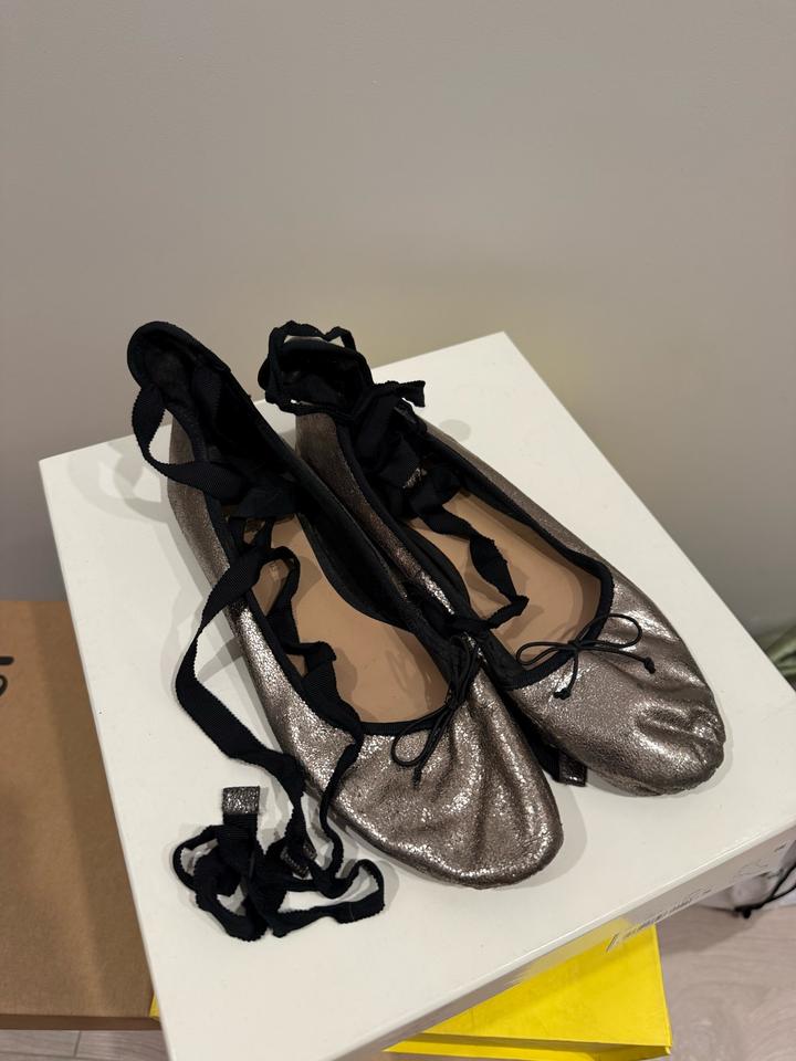 Золотые балетки Stradivarius