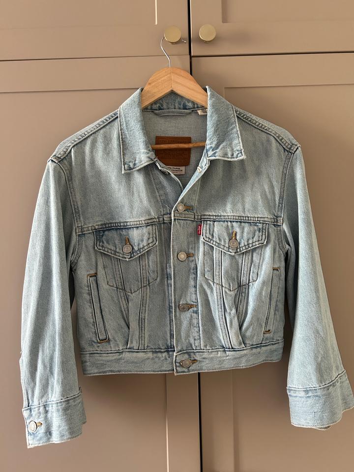 Levi's