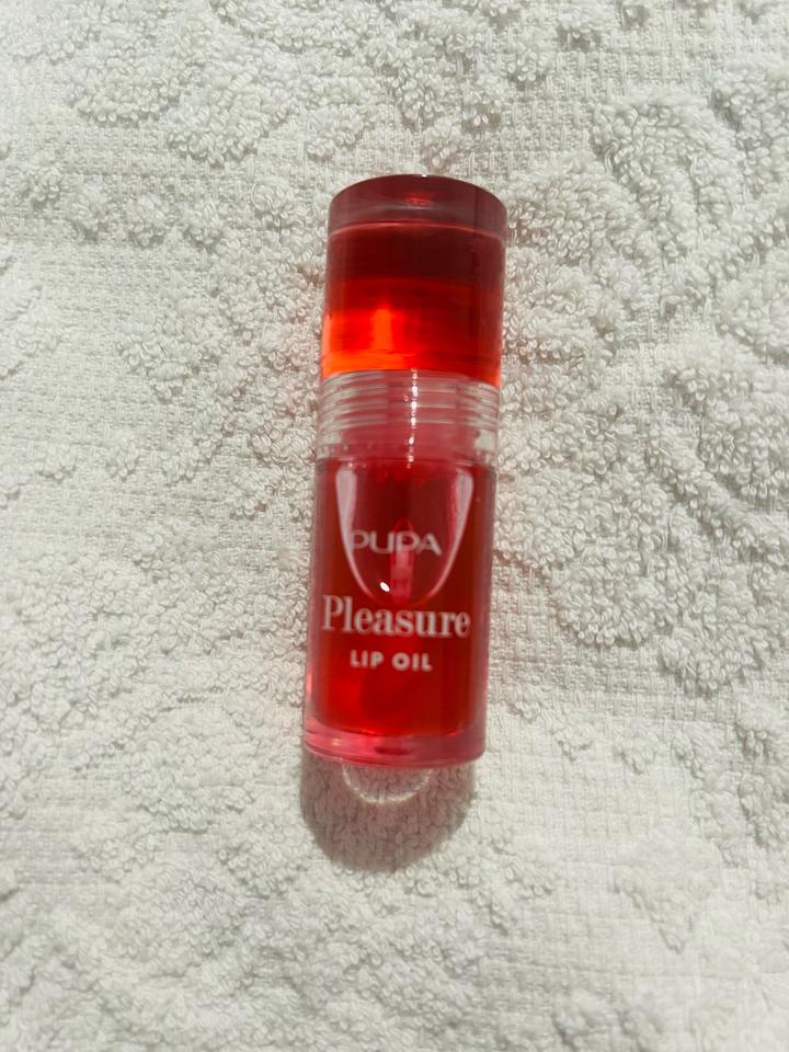Масло для губ Pupa Pleasure Lip Oil. 003 Yummy Strawberry (Яркая клубника)