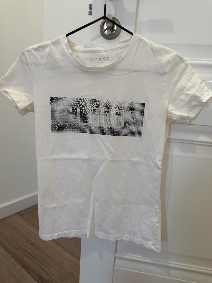Футболка GUESS со стразами