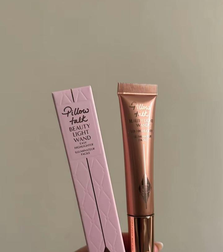 Хайлайтер Charlotte Tilbury Pillow Talk Beauty Light Wand