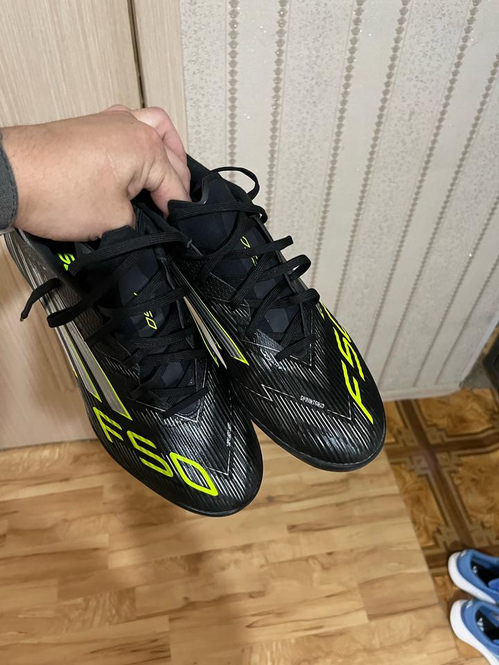 Футбольные бутсы adidas F50