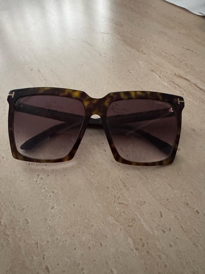 Солнцезащитные очки Tom Ford
