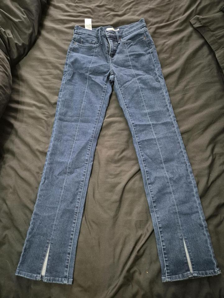 Джинсы Levi's