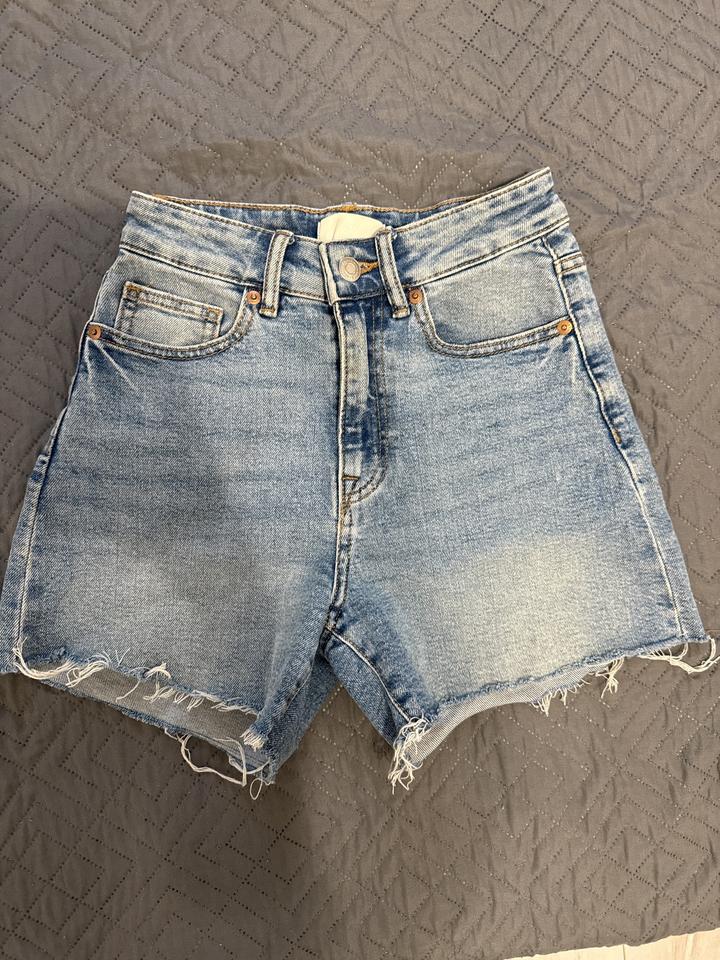 Джинсовые шорты H&M