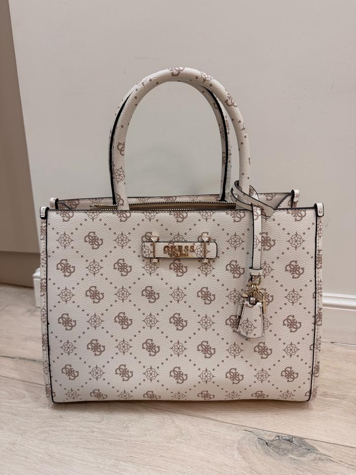 Сумка Guess