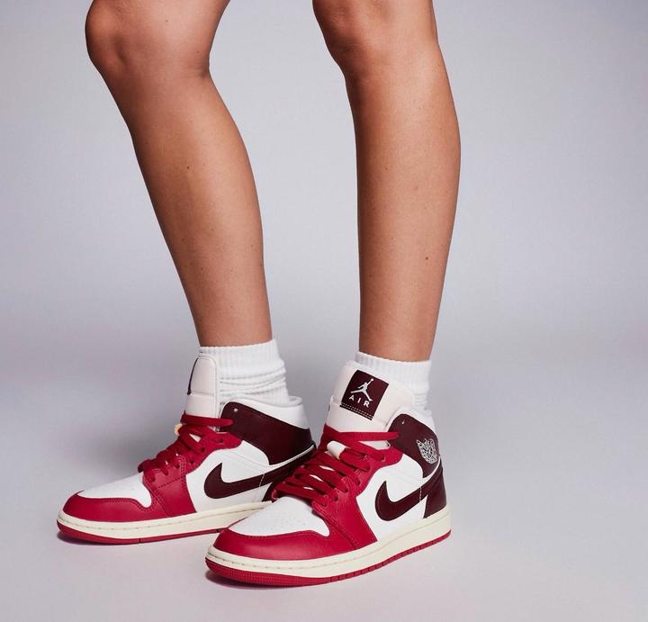 Кроссовки Nike Air Jordan 1 Mid