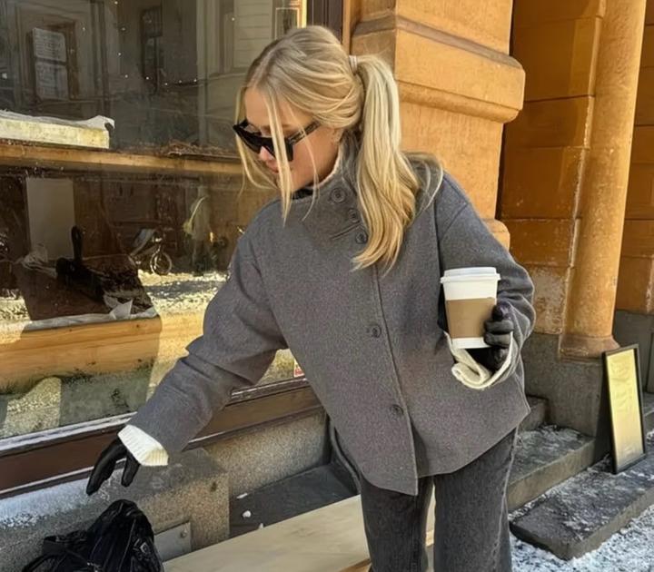 Пальто женское серое короткое