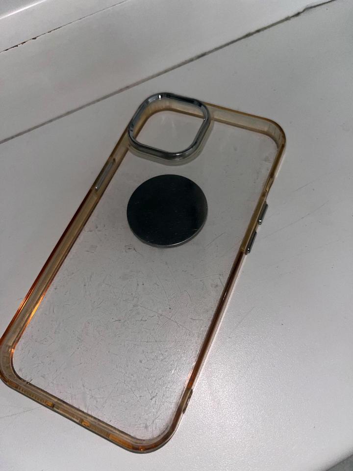 Прозрачный чехол на iPhone с магнитной подставкой