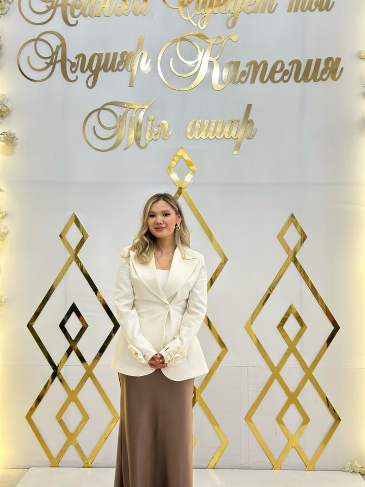 Женский пиджак с цветком
