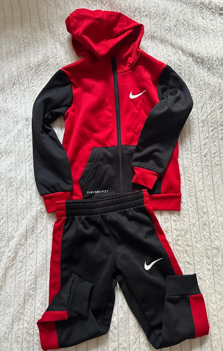 Спортивный костюм Nike