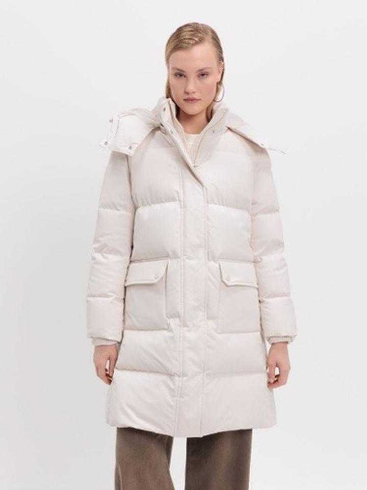 Женский пуховик GUESS