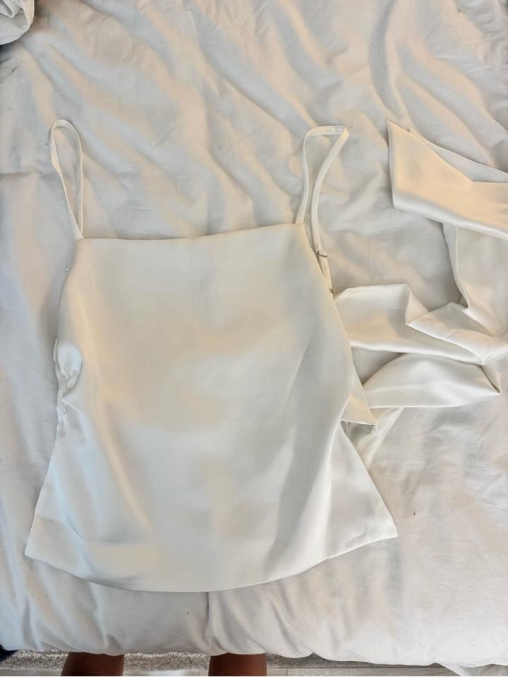 Zara Атласный топ с бантом на спине