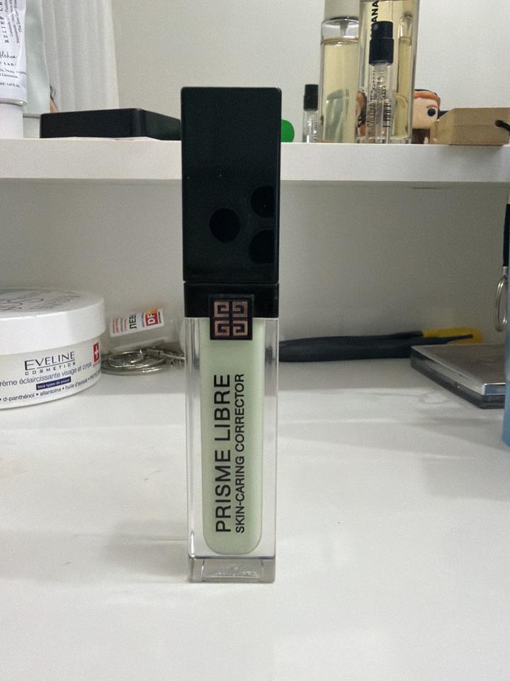 Givenchy Prisme Libre Skin-Caring Corrector