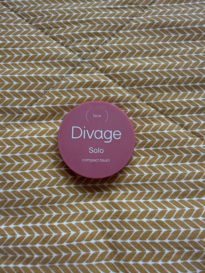 Компактные румяна Divage Solo