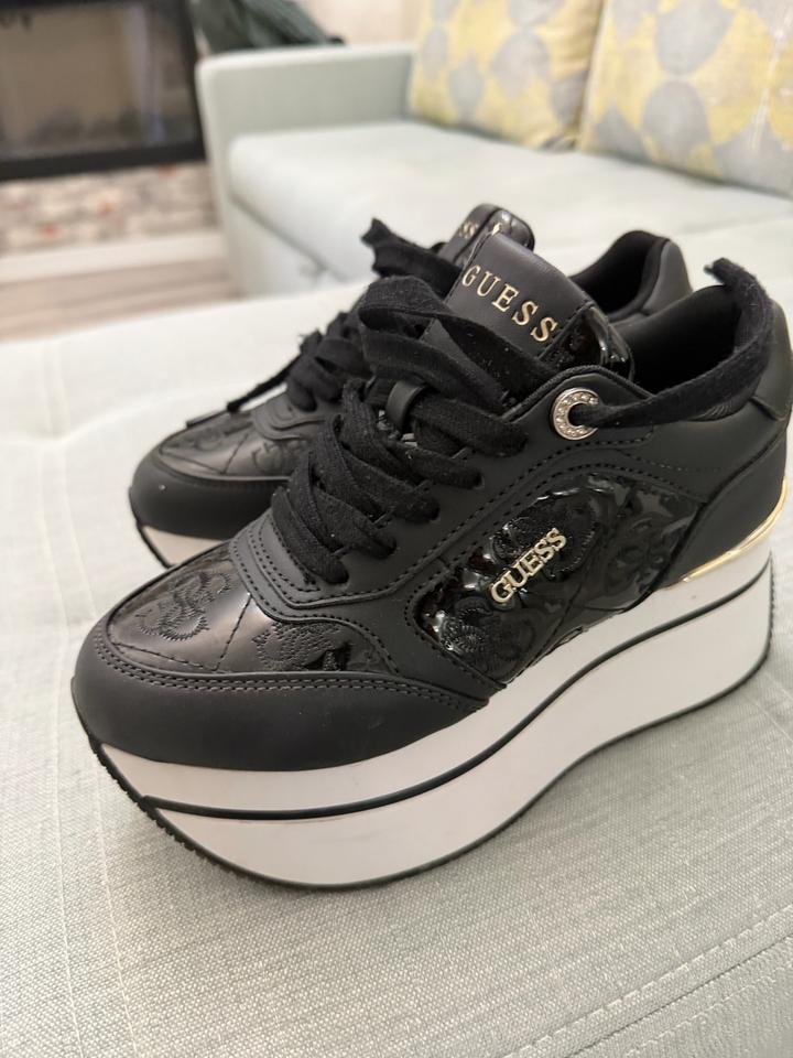 Кроссовки GUESS на платформе